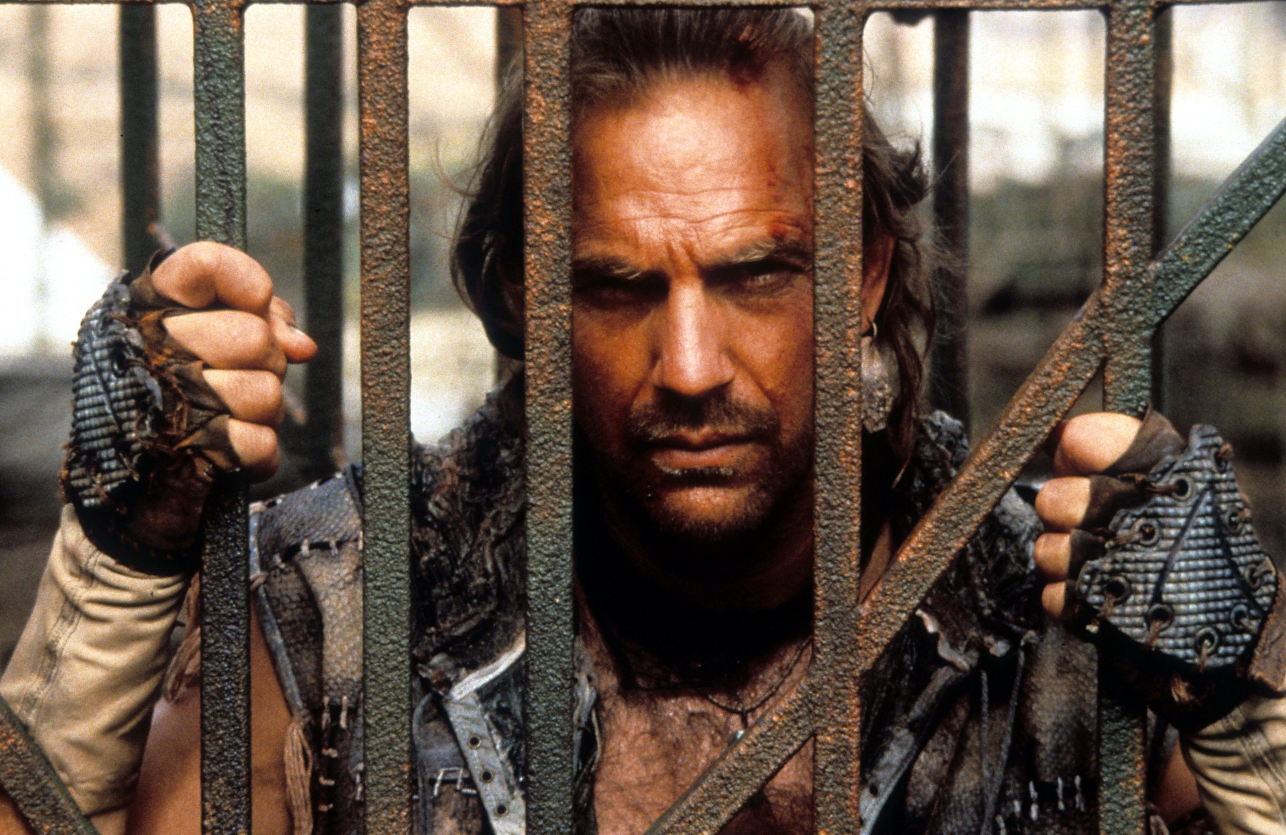 Mariner derrière les barreaux - Waterworld, Universal Pictures - © 1995