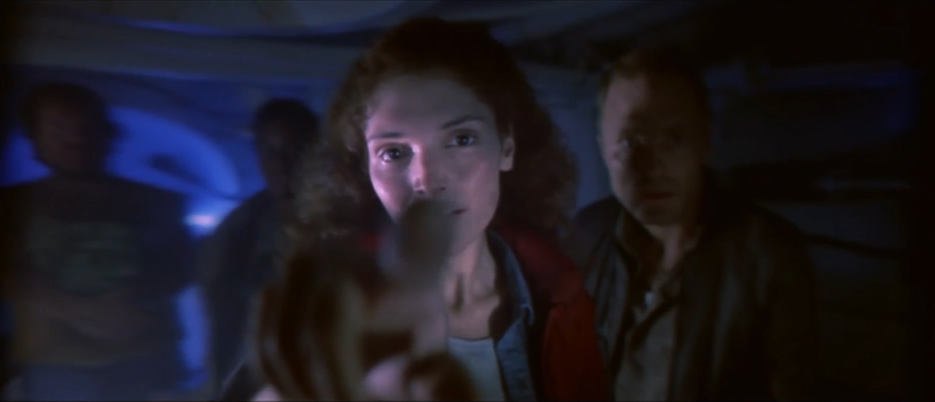 Plan subjectif du bras aquatique d'un non-terrestre lors de sa rencontre avec Lindsey – Abyss, 1989, James Cameron, 20th Century Fox