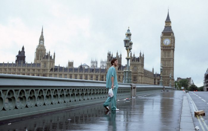 Jim errant dans les rues désertes de Londres dans 28 Jours plus tard 28 Days Later – © 2002 Fox Searchlight