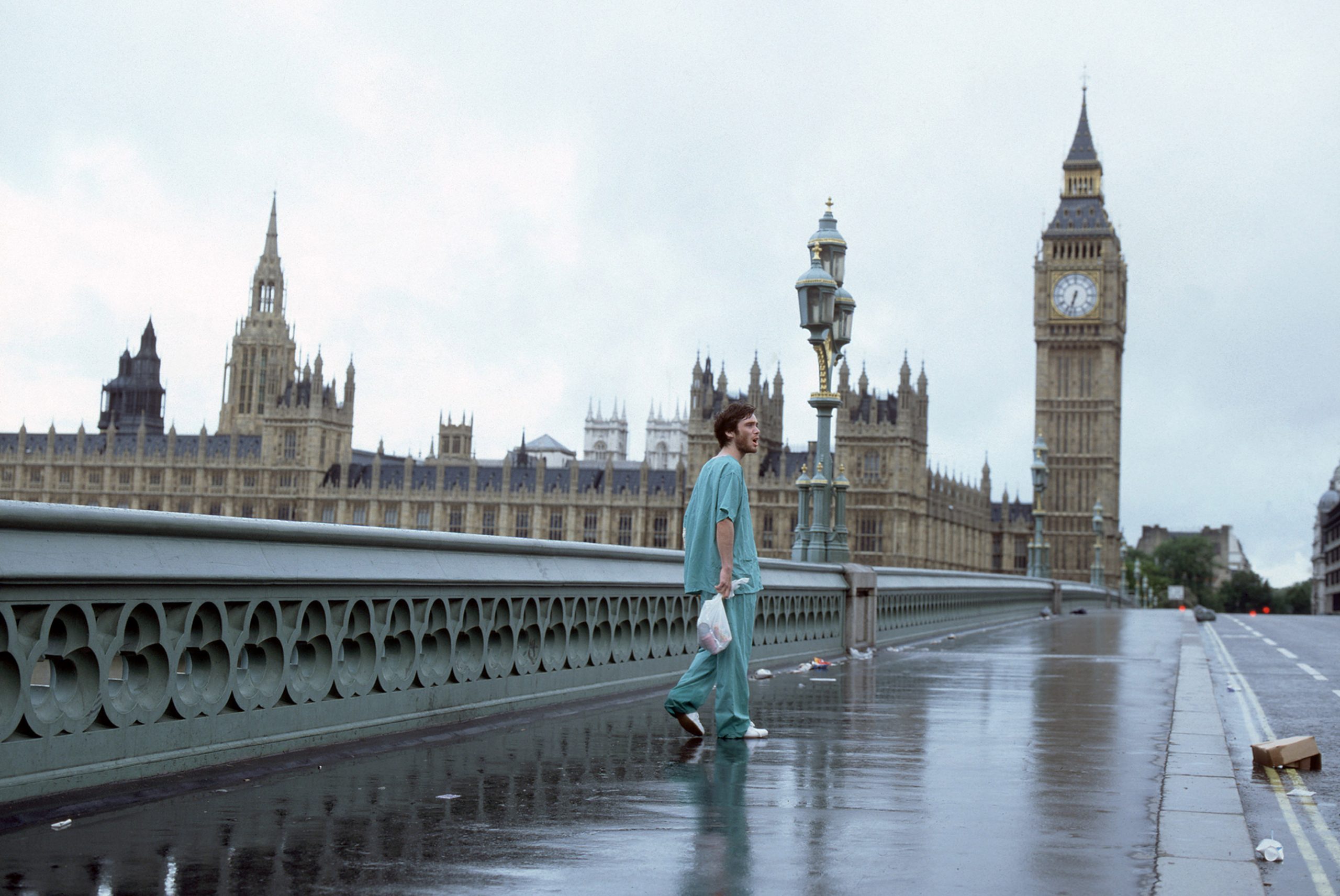 Jim errant dans les rues désertes de Londres dans 28 Jours plus tard 28 Days Later – © 2002 Fox Searchlight