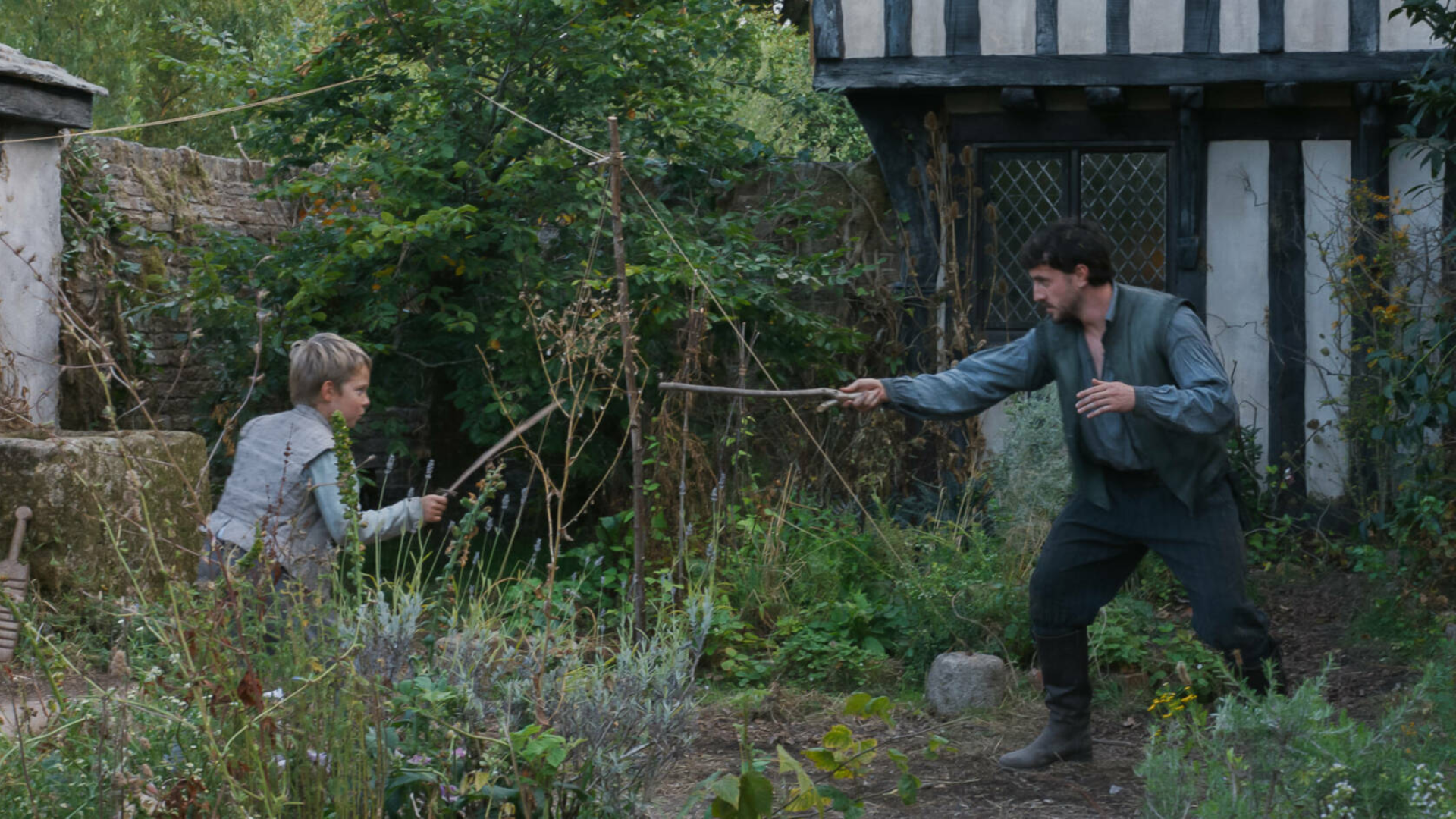 entrainement de théatre dans Hamnet entre Shakespeare et son fils