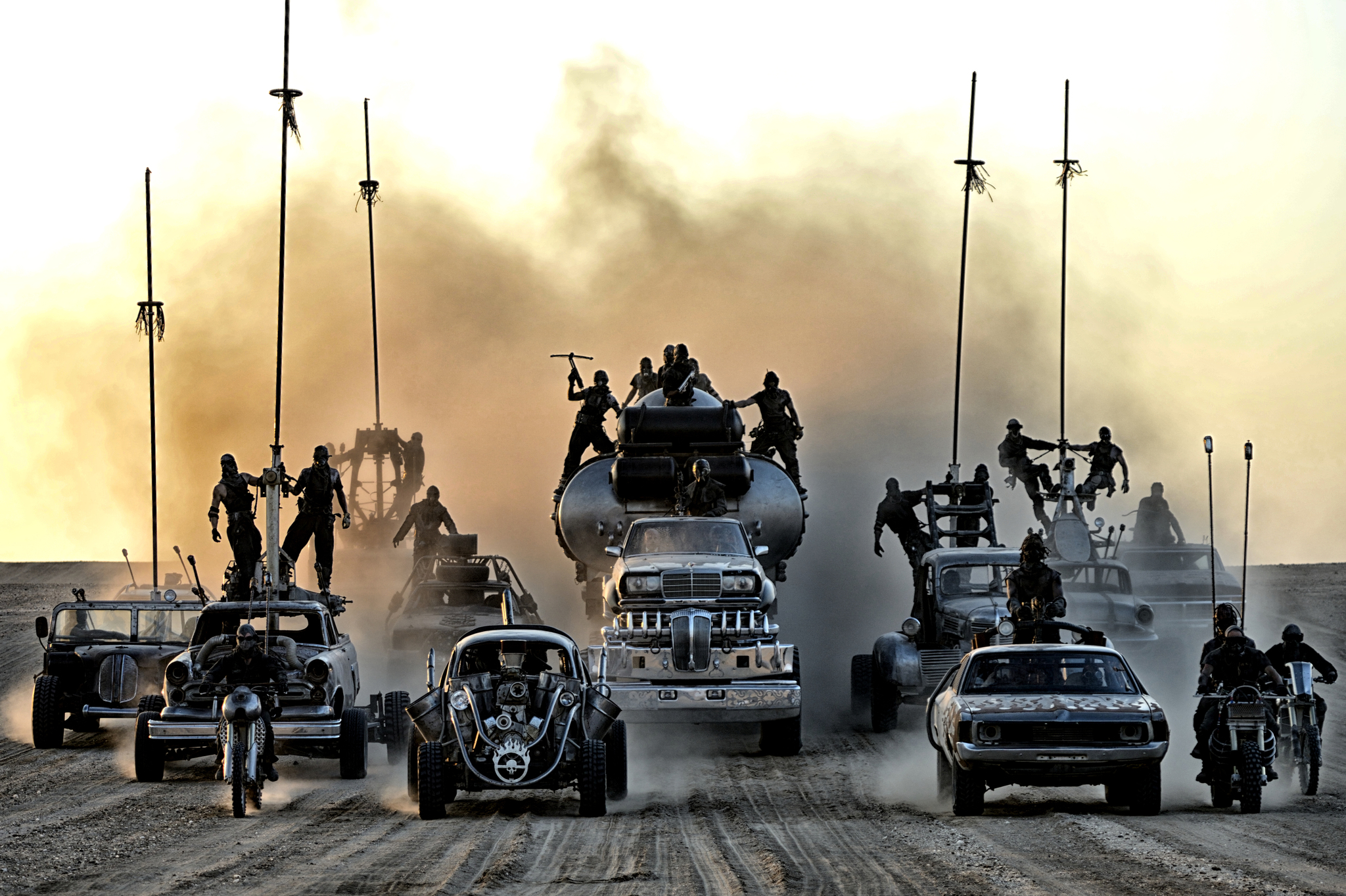 Le convoi de guerre d'Immortan JoeMad Max: Fury Road © 2012 Warner Bros. Entertainment Inc.