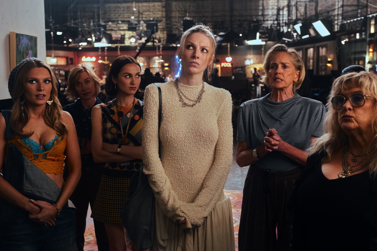 Hunter Schafer, Maude Apatow, Sharon Stone dans Euphoria