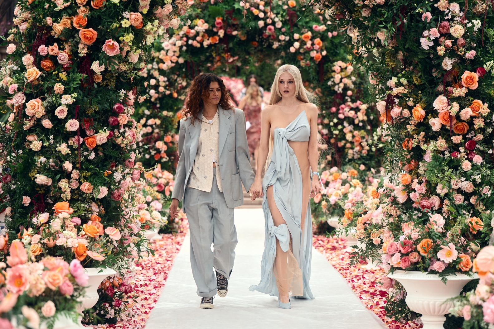 Zendaya et Hunter Schafer au mariage de Cassie dans Euphoria Saison 3