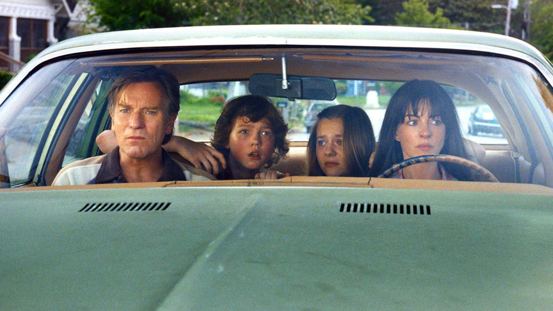Plan de la famille au complet dans la fin d'Oak Street