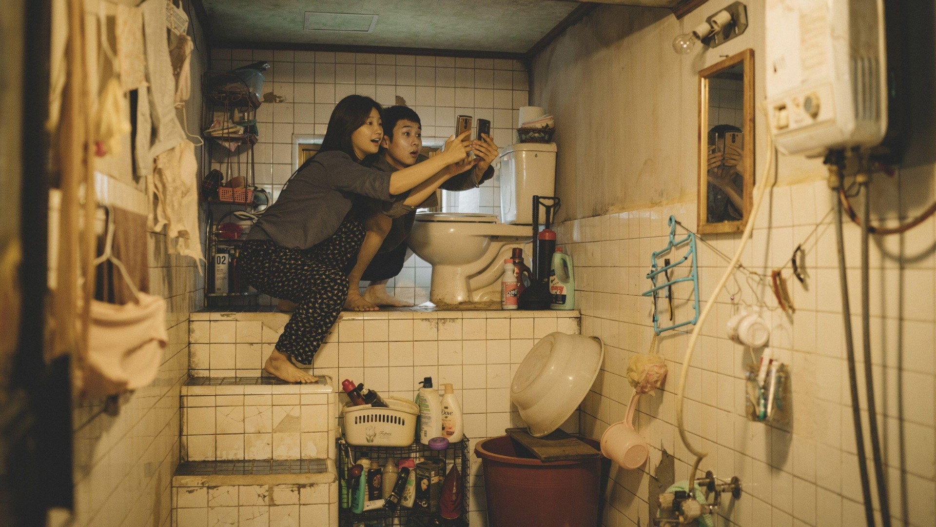 La scène des toilettes dans parasite
