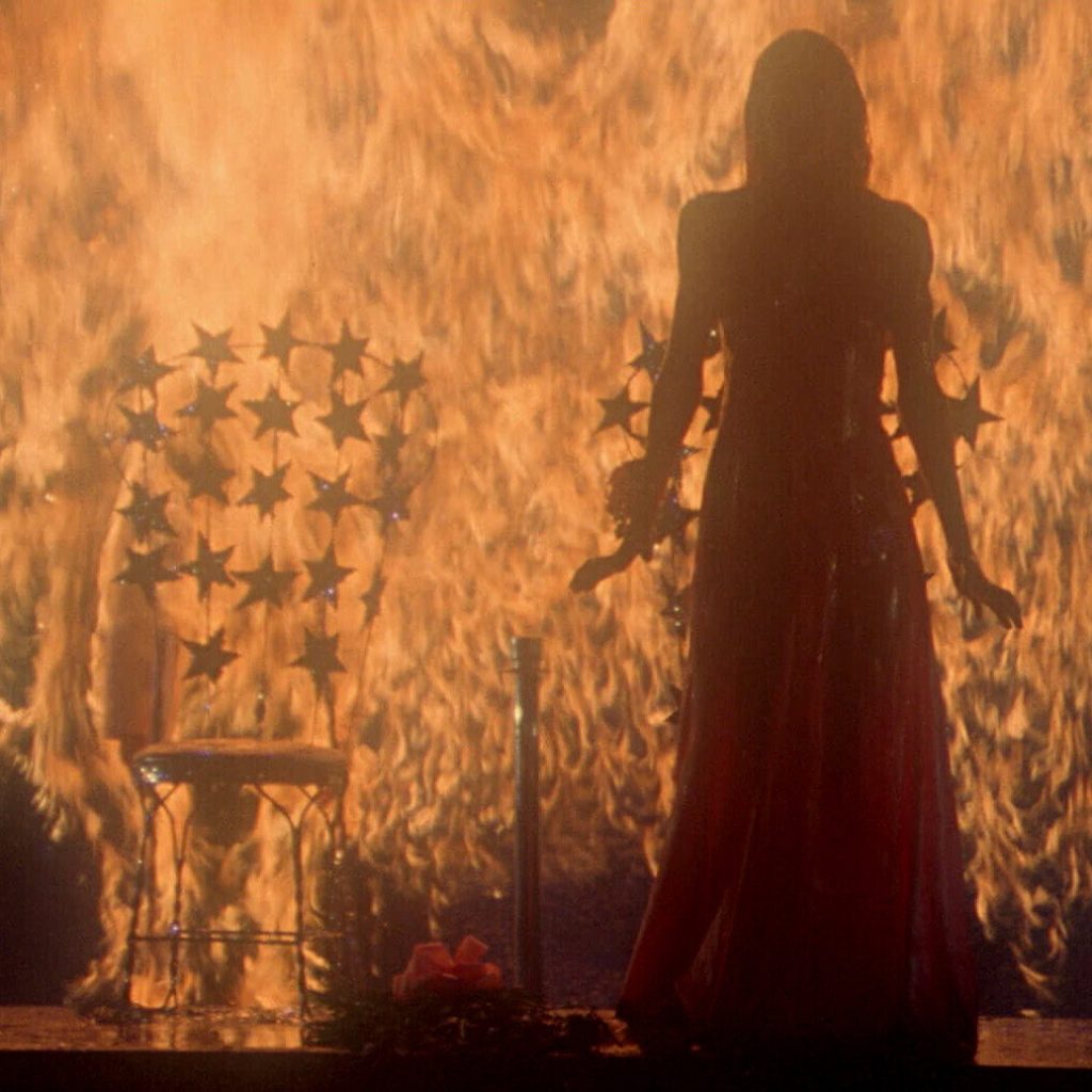 CARRIE AU BAL DU DIABLE : Possédée par la vengeance