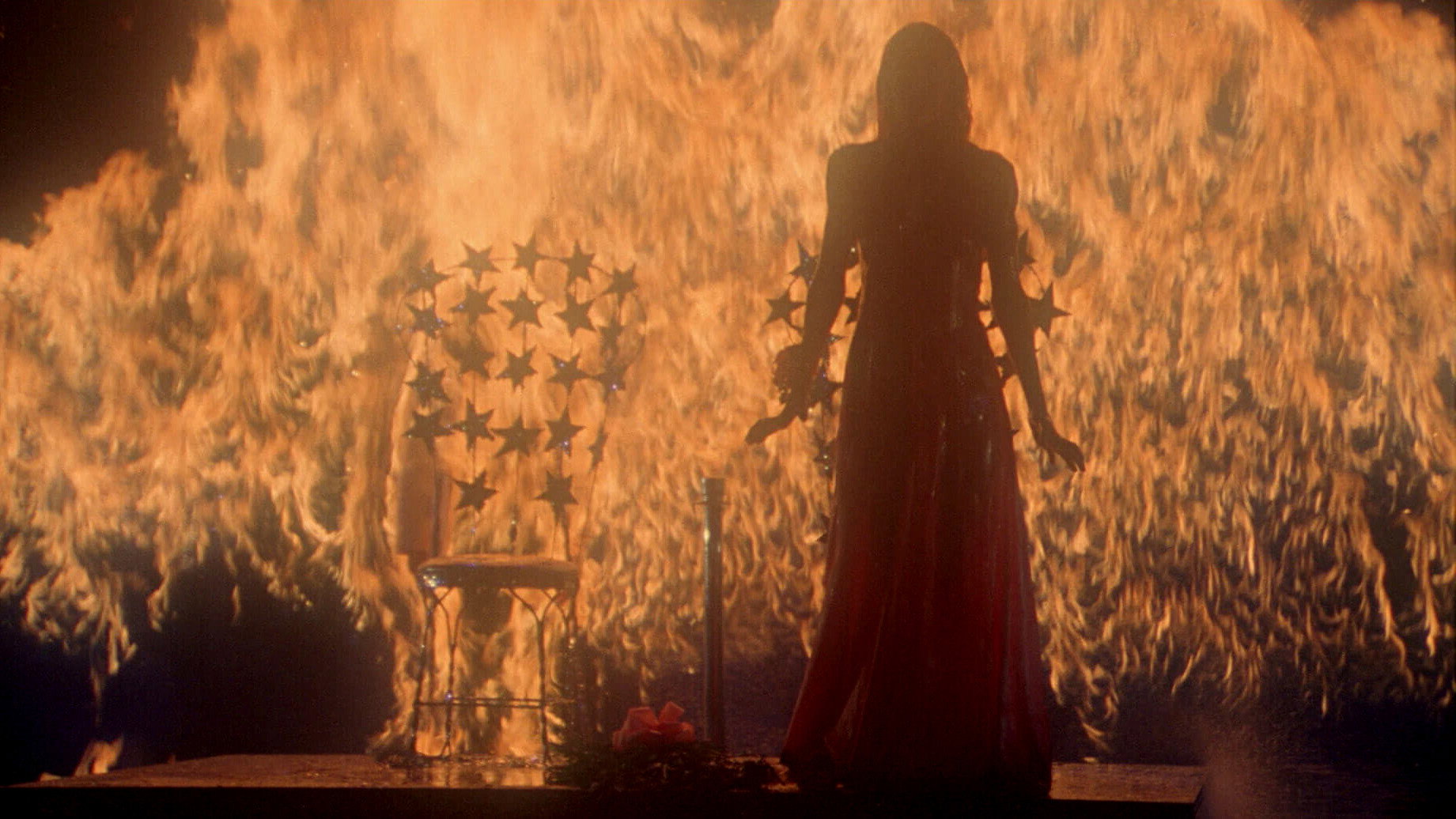 CARRIE AU BAL DU DIABLE : Possédée par la vengeance